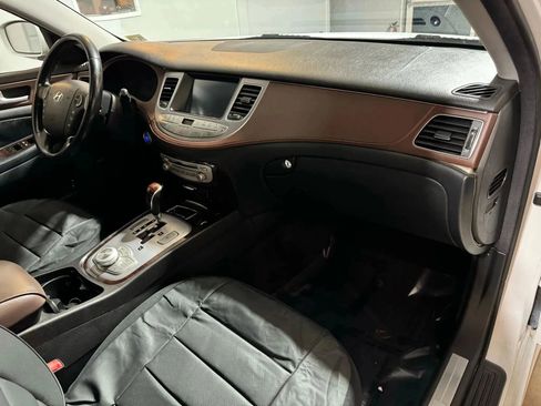 Used 2013 Hyundai Genesis 3.8 w/ Technology Pkg image 17