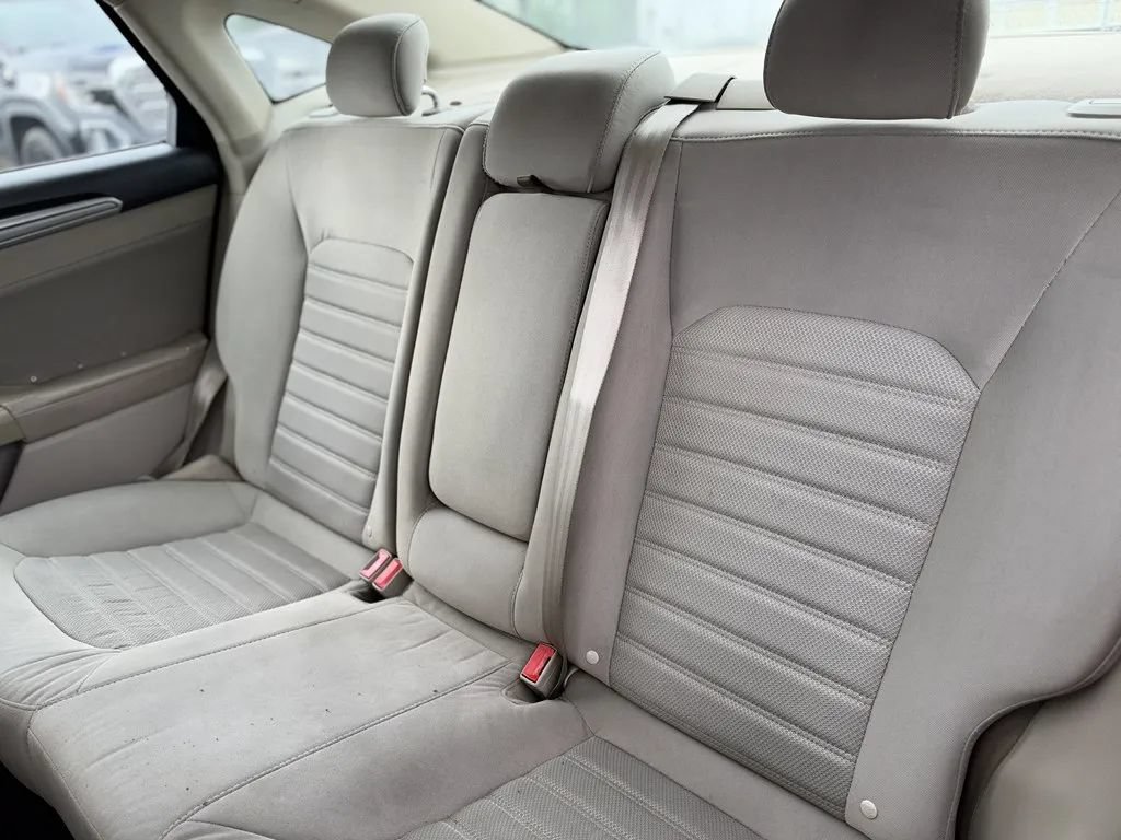 Used 2020 Ford Fusion SE AWD/4WD image 18