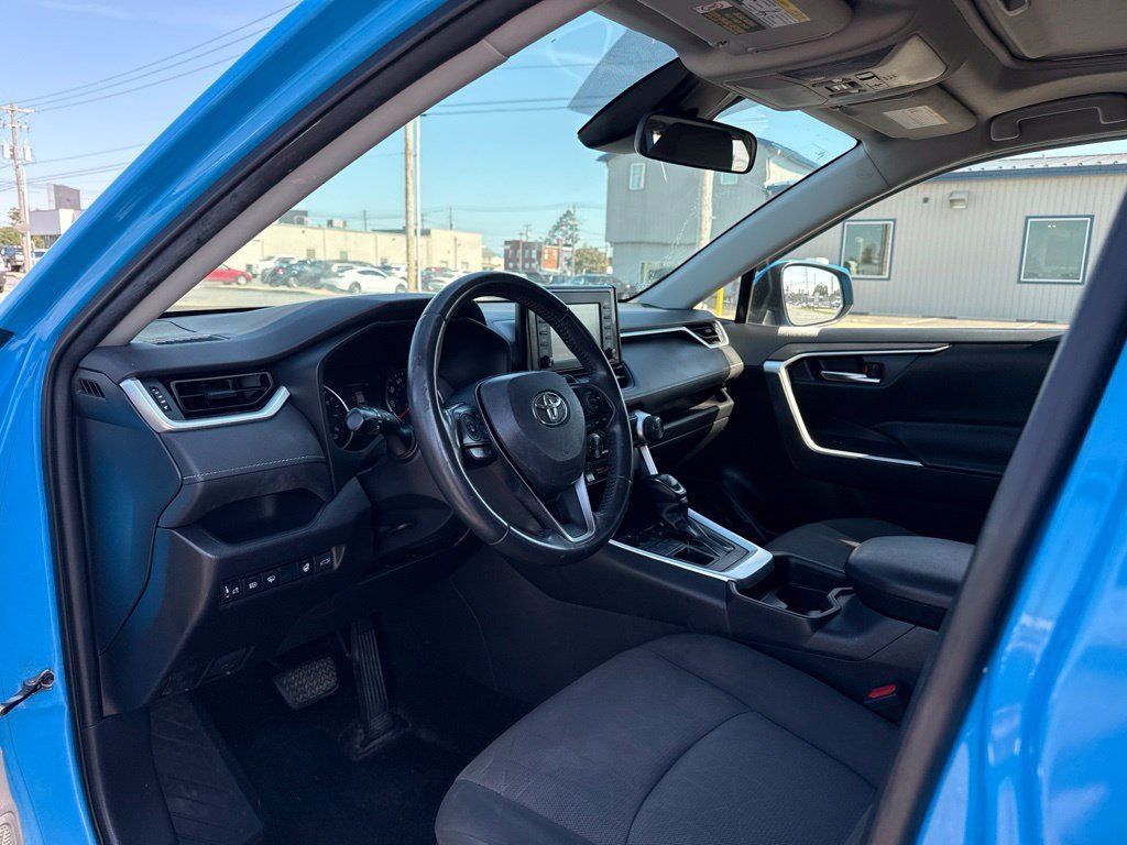 Used 2019 Toyota RAV4 XLE w/ Convenience Package AWD/4WD image 7