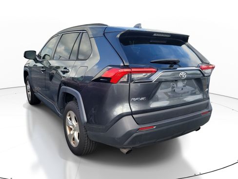 Used 2020 Toyota RAV4 XLE w/ Convenience Package FWD image 5