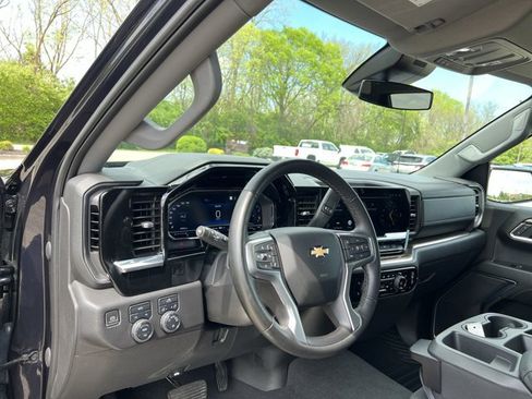 Used 2023 Chevrolet Silverado 1500 LT AWD/4WD image 10