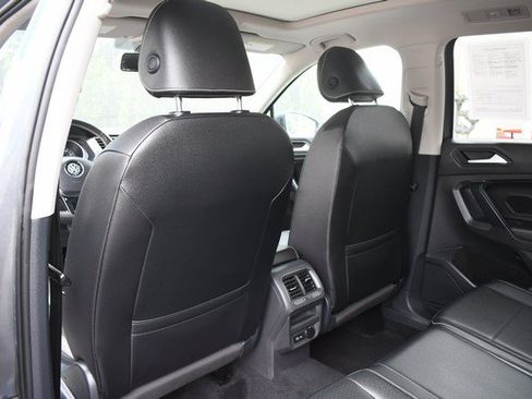 Used 2021 Volkswagen Tiguan SE w/ Panoramic Sunroof Package AWD/4WD image 22