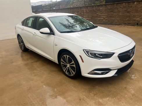 Used 2019 Buick Regal Essence w/ Driver Confidence Package I image 5