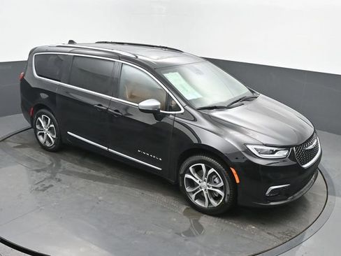 New 2026 Chrysler Pacifica Pinnacle AWD/4WD image 44