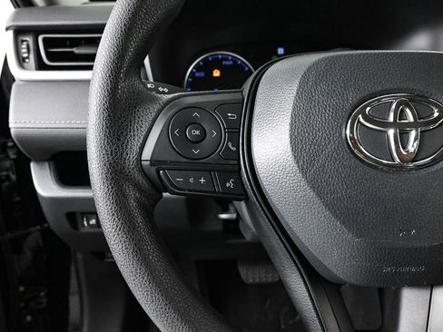 Used 2022 Toyota RAV4 LE image 9