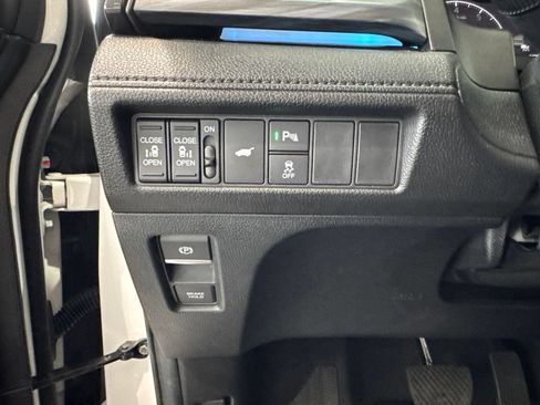 Used 2025 Honda Odyssey Elite image 38