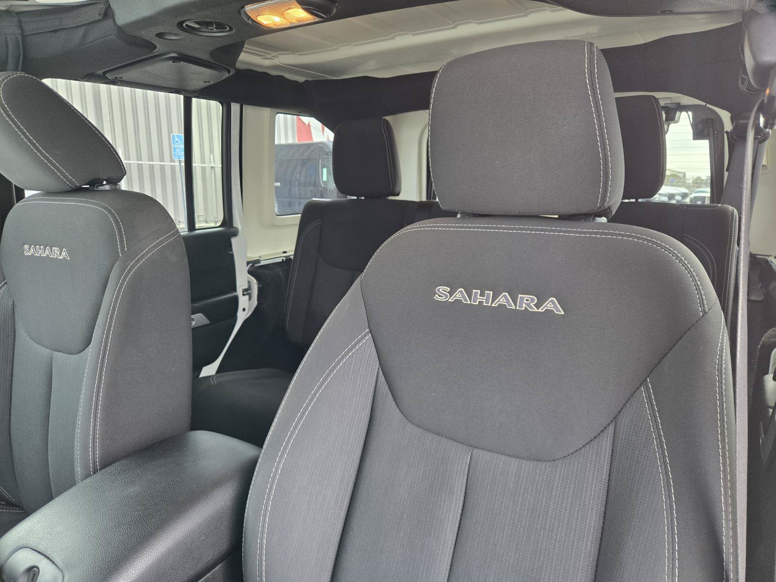 Used 2018 Jeep Wrangler Unlimited Sahara w/ Connectivity Group AWD/4WD image 19
