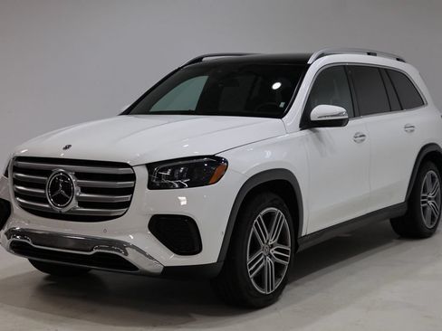 Used 2026 Mercedes-Benz GLS 450 4MATIC image 3