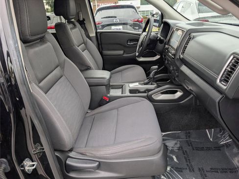 Used 2023 Nissan Frontier SV image 11