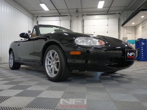 Used 1999 MAZDA MX-5 Miata RWD image 24