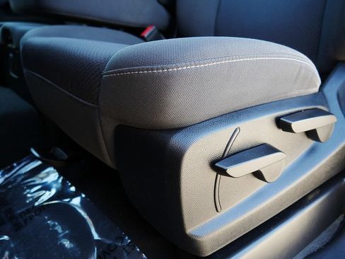 Used 2019 Chevrolet Silverado 1500 LT AWD/4WD image 12