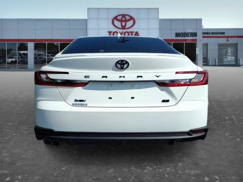 Used 2026 Toyota Camry SE FWD image 4