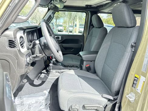 Used 2025 Jeep Wrangler Sport S image 13