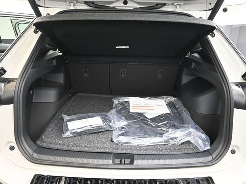 New 2026 Volkswagen Tiguan SEL R-Line image 17