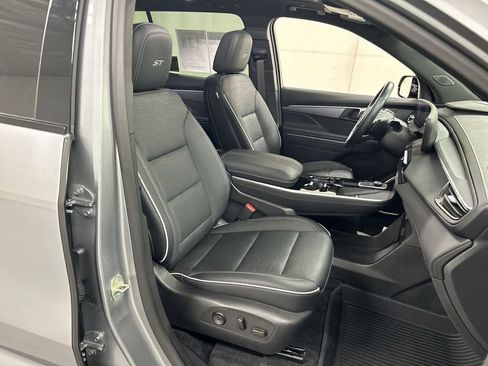 Certified 2025 Buick Enclave Sport Touring w/ Power Package AWD/4WD image 25