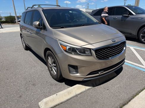 Used 2016 Kia Sedona LX w/ LX Convenience Package image 2