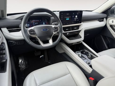 Used 2025 Ford Explorer Active w/ Active Comfort Package image 15