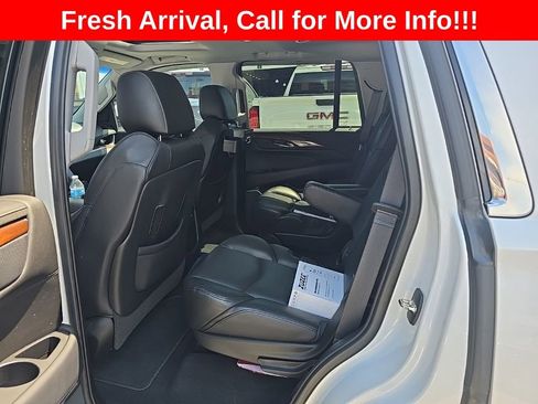 Used 2019 Cadillac Escalade Luxury AWD/4WD image 9