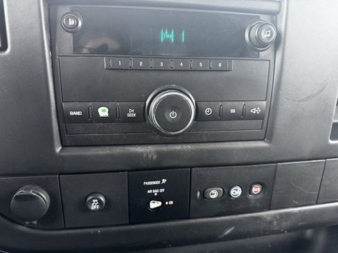 Used 2014 Chevrolet Express 2500 image 8