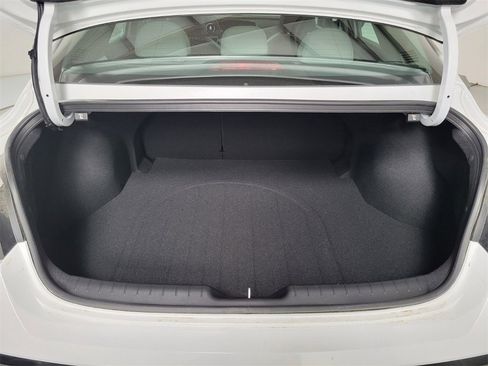 New 2025 Hyundai Elantra Limited image 12