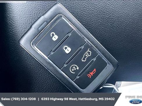 Used 2023 Jeep Grand Cherokee 4WD 4xe image 9