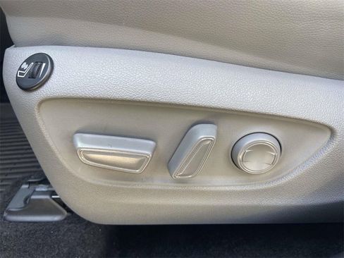 Used 2025 Toyota Highlander XLE image 16