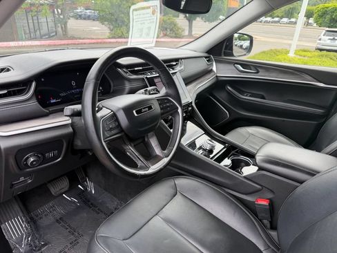 Used 2022 Jeep Grand Cherokee Limited AWD/4WD image 17