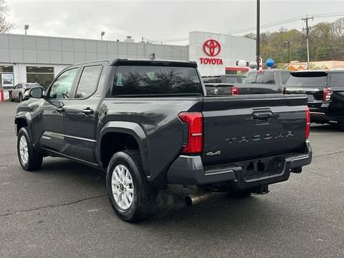 Used 2025 Toyota Tacoma SR5 image 4