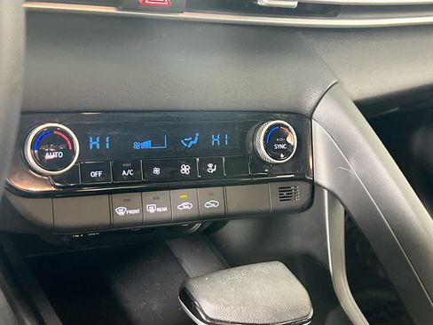 Used 2023 Hyundai Elantra SEL image 15