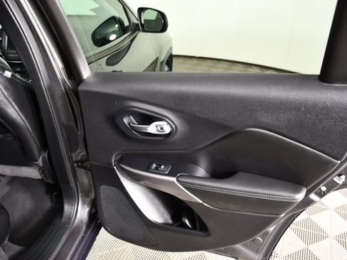 Used 2022 Jeep Cherokee Latitude Lux AWD/4WD image 44