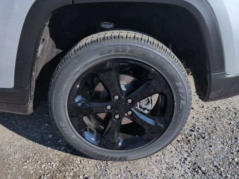 New 2025 Jeep Grand Cherokee Altitude AWD/4WD image 14