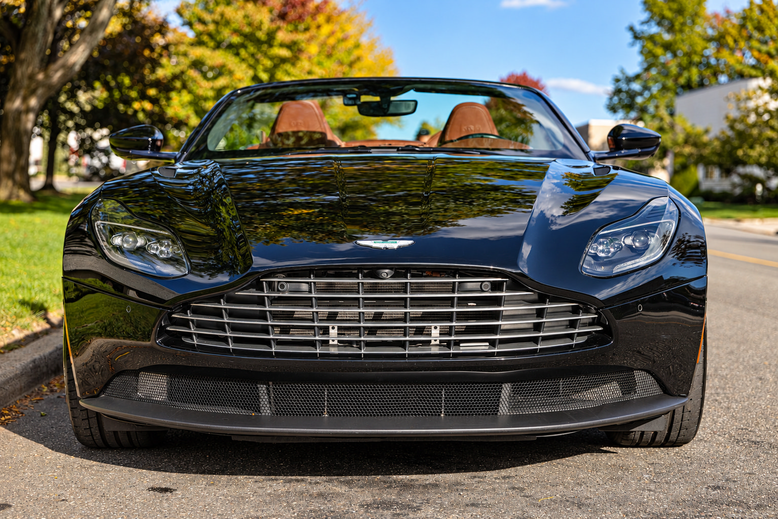 Used 2019 Aston Martin DB11 Volante RWD image 2