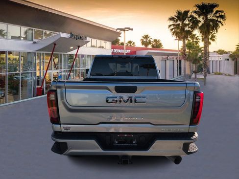 Used 2025 GMC Sierra 2500 Denali Ultimate AWD/4WD image 4