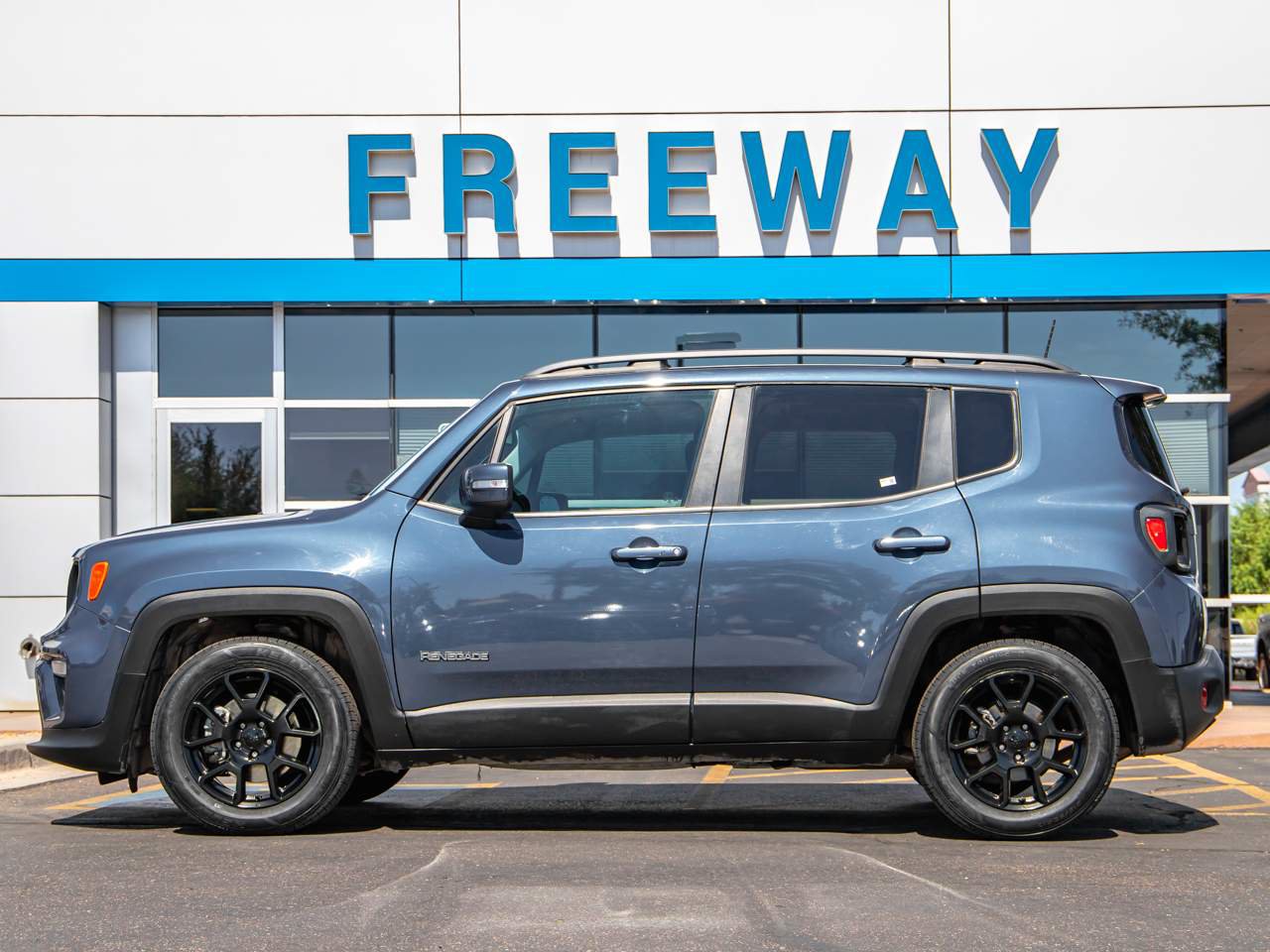 Used 2020 Jeep Renegade Altitude FWD image 2