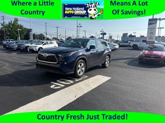 Used 2021 Toyota Highlander LE AWD/4WD video 1