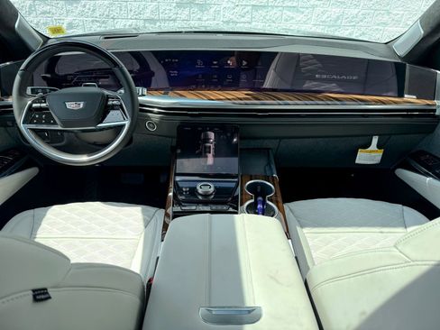 New 2026 Cadillac Escalade Platinum Sport w/ LPO, ONYX Package AWD/4WD image 31