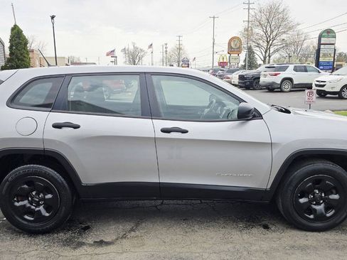 Used 2016 Jeep Cherokee Sport w/ Cold Weather Group AWD/4WD image 7