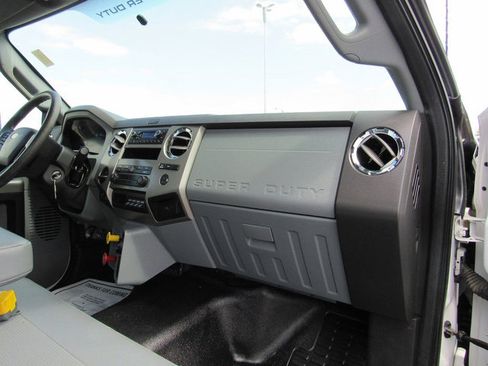 Used 2022 Ford F750 2WD Regular Cab Super Duty image 15