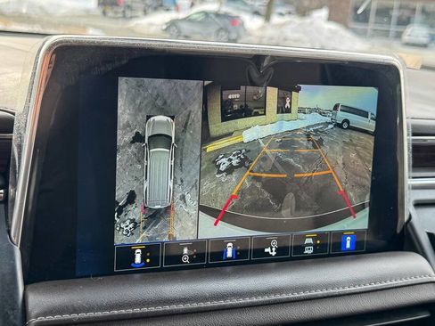 Used 2022 Chevrolet Suburban Z71 w/ Luxury Package image 36