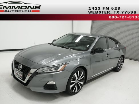 Used 2019 Nissan Altima 2.5 SR FWD image 1