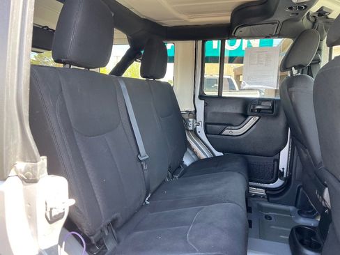 Used 2018 Jeep Wrangler Unlimited Sport S AWD/4WD image 29