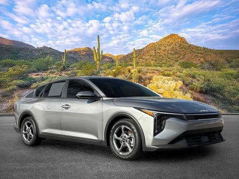 Certified 2025 Kia K4 FWD image 2