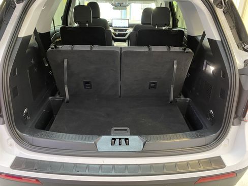 Used 2025 Ford Explorer Active image 30