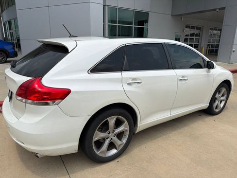 Used 2011 Toyota Venza w/ Comfort Pkg FWD image 3