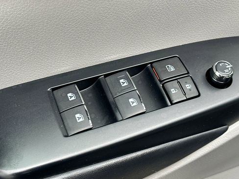 Used 2017 Toyota Highlander Limited image 13