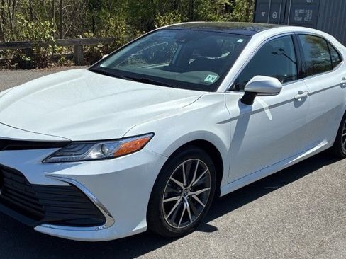 Used 2021 Toyota Camry XLE AWD/4WD image 2