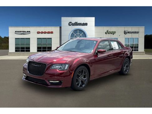 Used 2023 Chrysler 300 Touring L w/ Popular Equipment Group RWD image 7