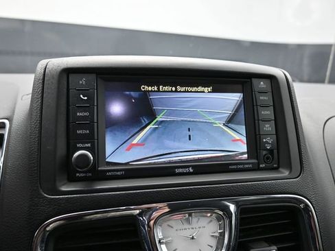 Used 2016 Chrysler Town & Country Touring-L w/ Driver Convenience Group image 26