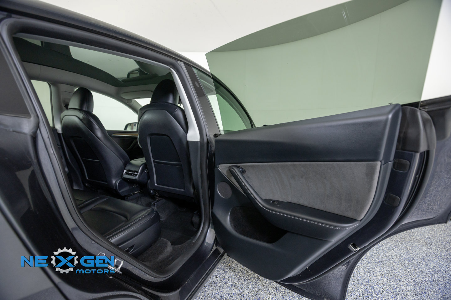 Used 2024 Tesla Model Y Long Range AWD/4WD image 34