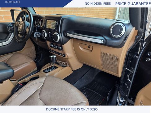 Used 2017 Jeep Wrangler Unlimited Sahara w/ Dual Top Group AWD/4WD image 17